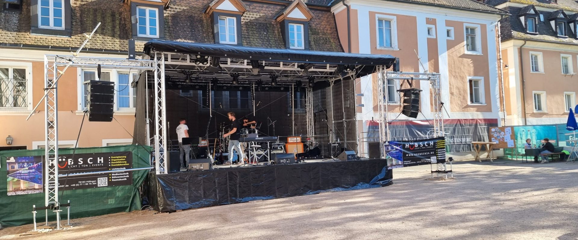 NEU ! Mobile Bühne, mobile Stage